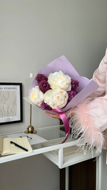 Букет с пионами Вайт Клауд и сиренью