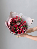 Тюльпаны Ред Принцесс с генистой в букете M