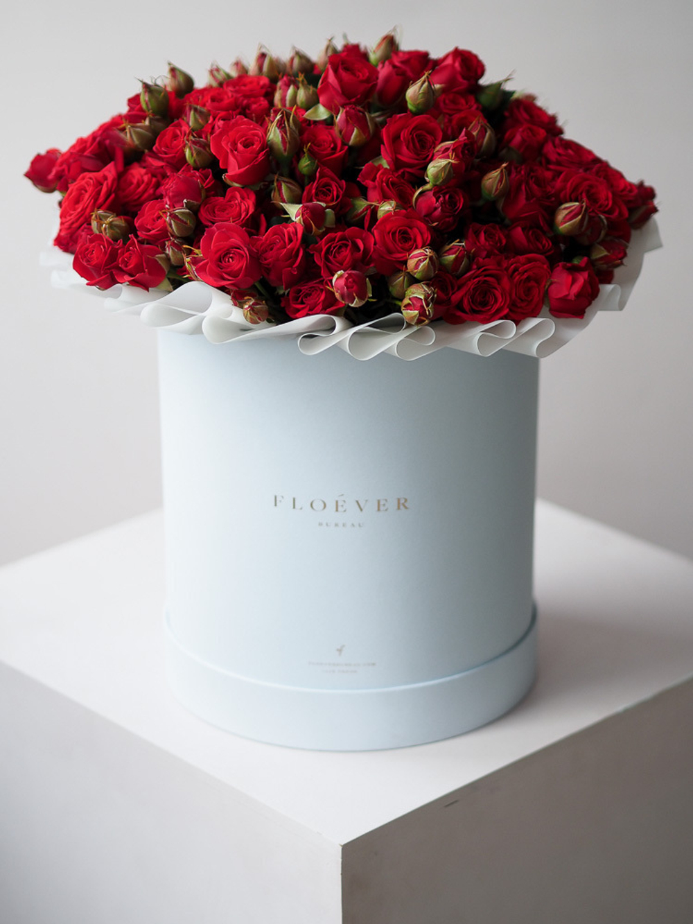 Кустовые розы Мирабель в коробке XL