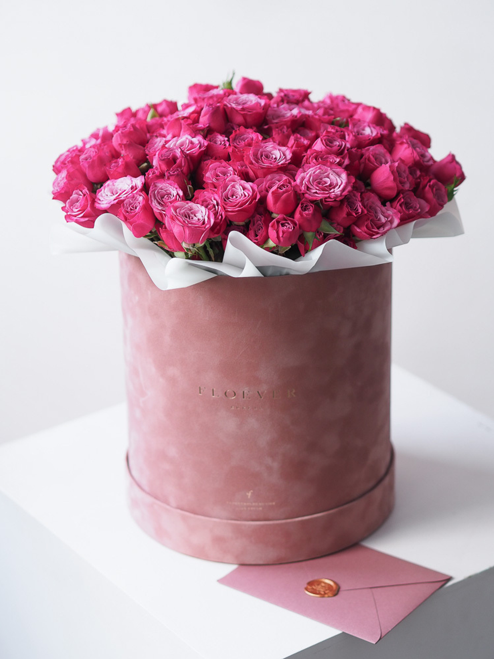 Кустовые розы Кайли в коробке XL