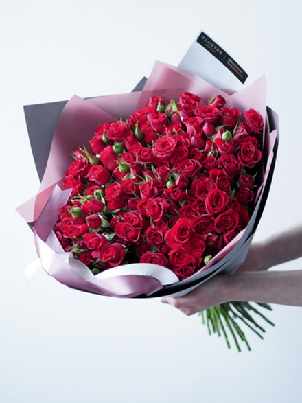 Кустовые розы Мирабель в букете XL