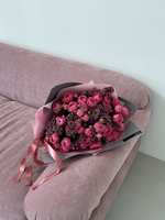 Розы Мисти Баблз с сиренью в букете М