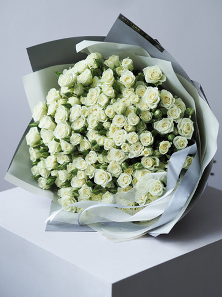Кустовые розы Сноуфлейк в букете XL