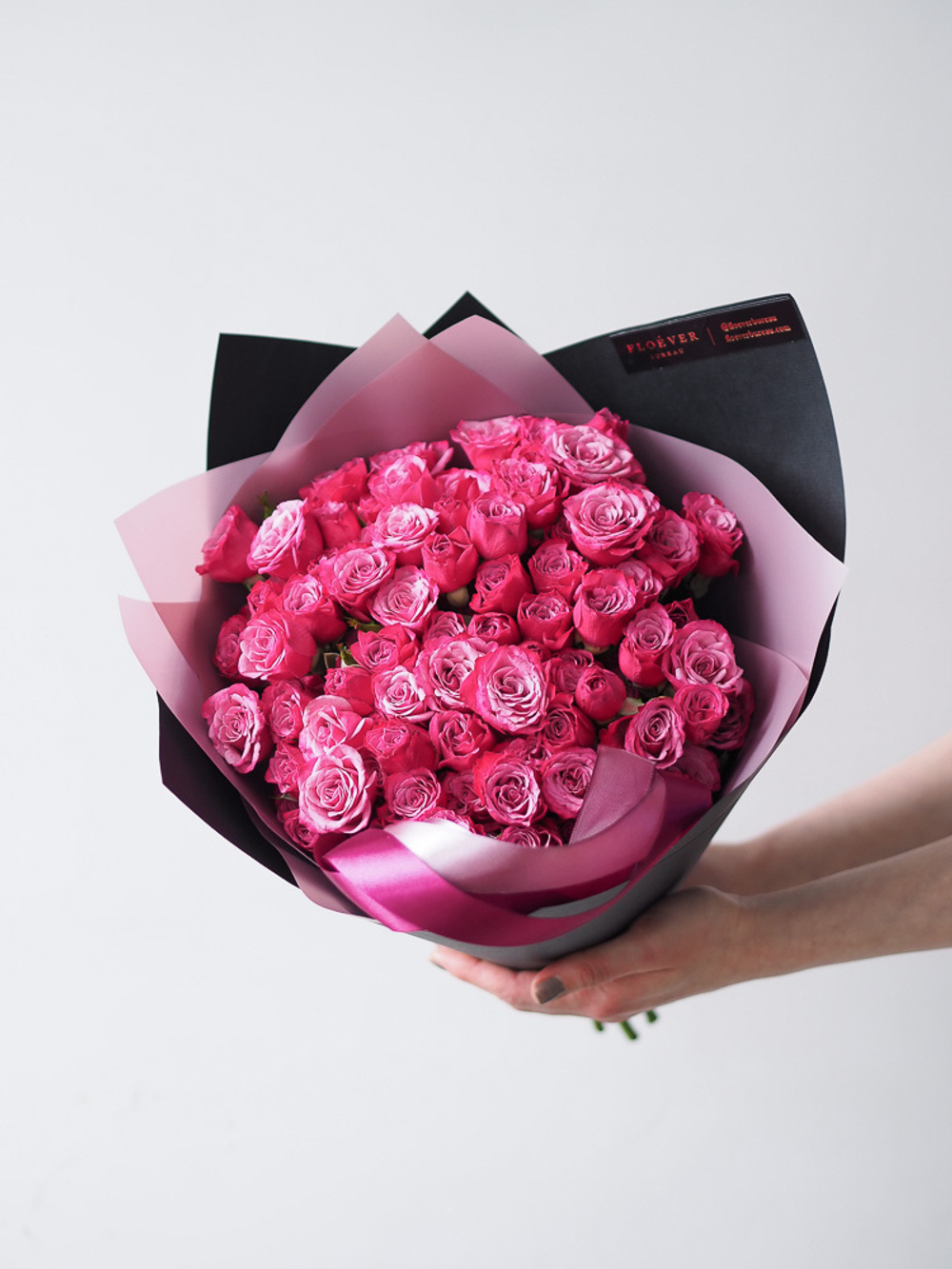 Кустовые розы Кайли в букете M