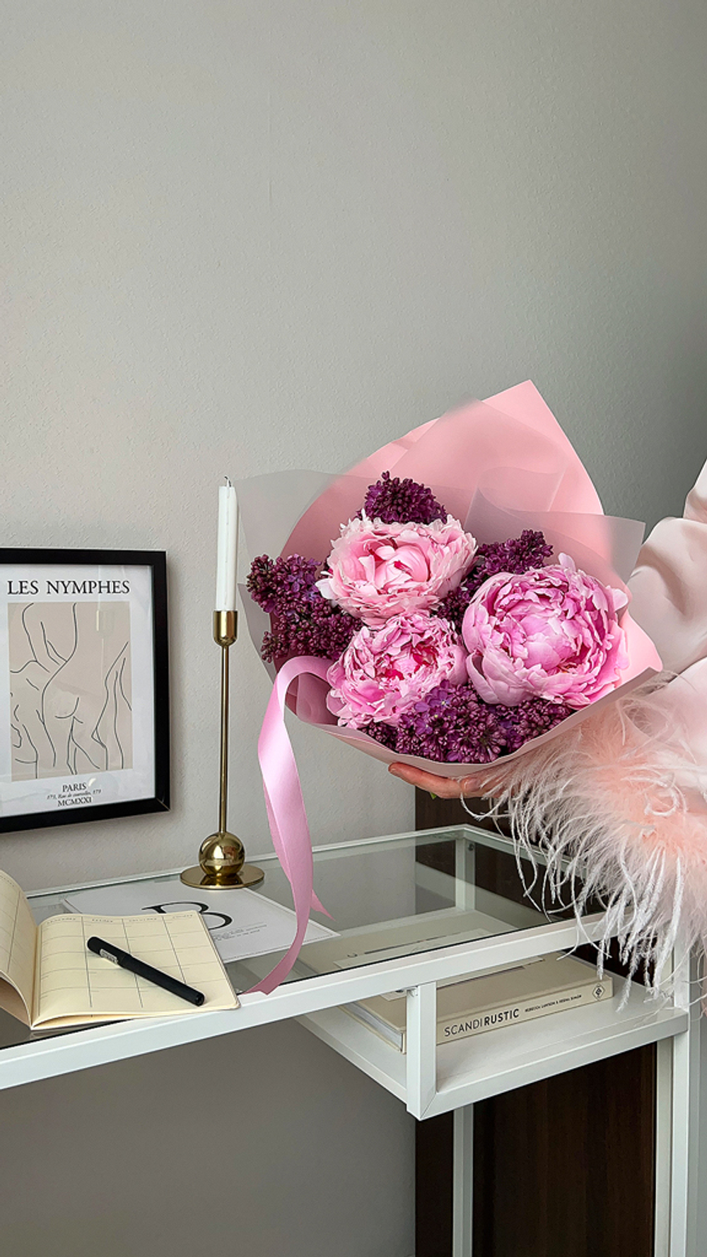 Букет с пионами Сара и сиренью