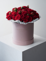 Кустовые розы Мирабель в коробке M