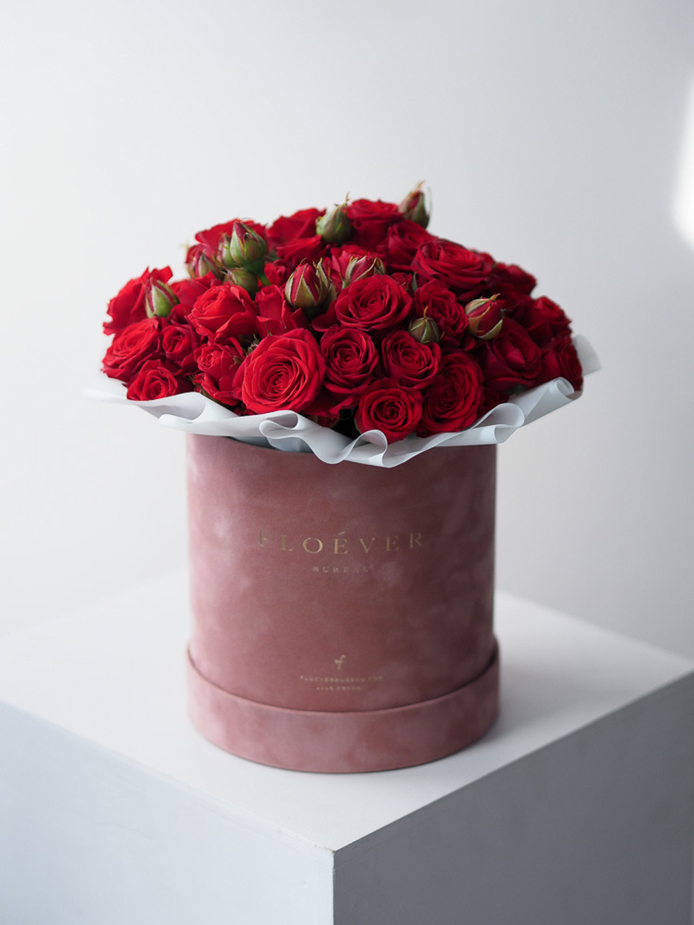 Кустовые розы Мирабель в коробке M