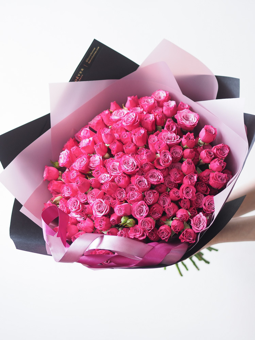 Кустовые розы Кайли в букете XL