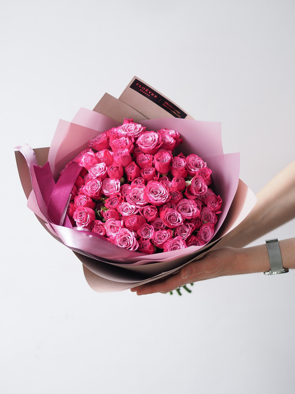 Кустовые розы Кайли в букете M