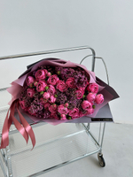 Розы Мисти Баблз с сиренью в букете М