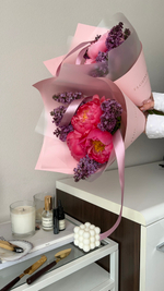 Букет с пионами Корал и сиренью