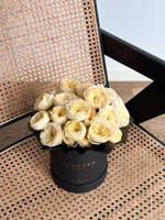 Розы Роял Парк в коробке M