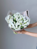 Тюльпаны белые кружевные в букете M