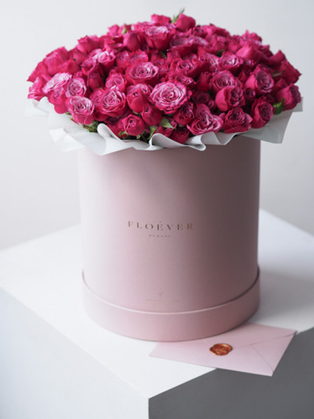 Кустовые розы Кайли в коробке XL