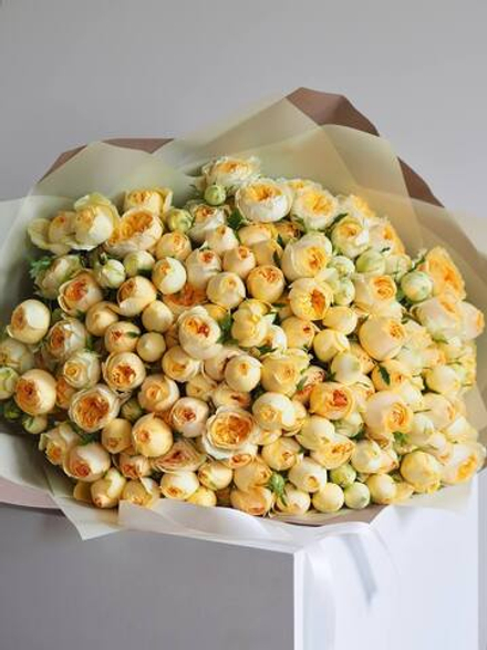 Пионовидные розы Сильва Санни в букете XL