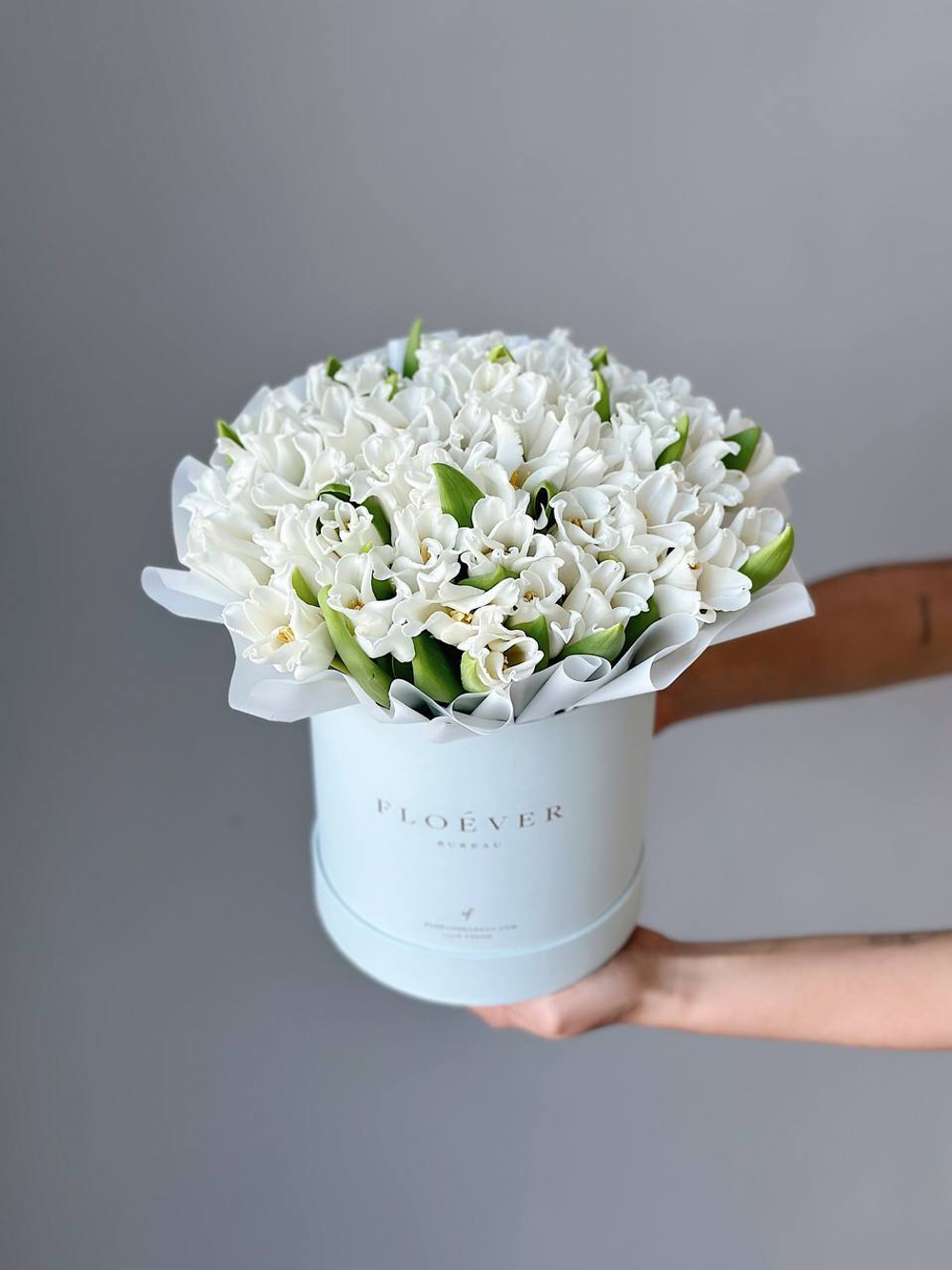 Тюльпаны белые кружевные в коробке M