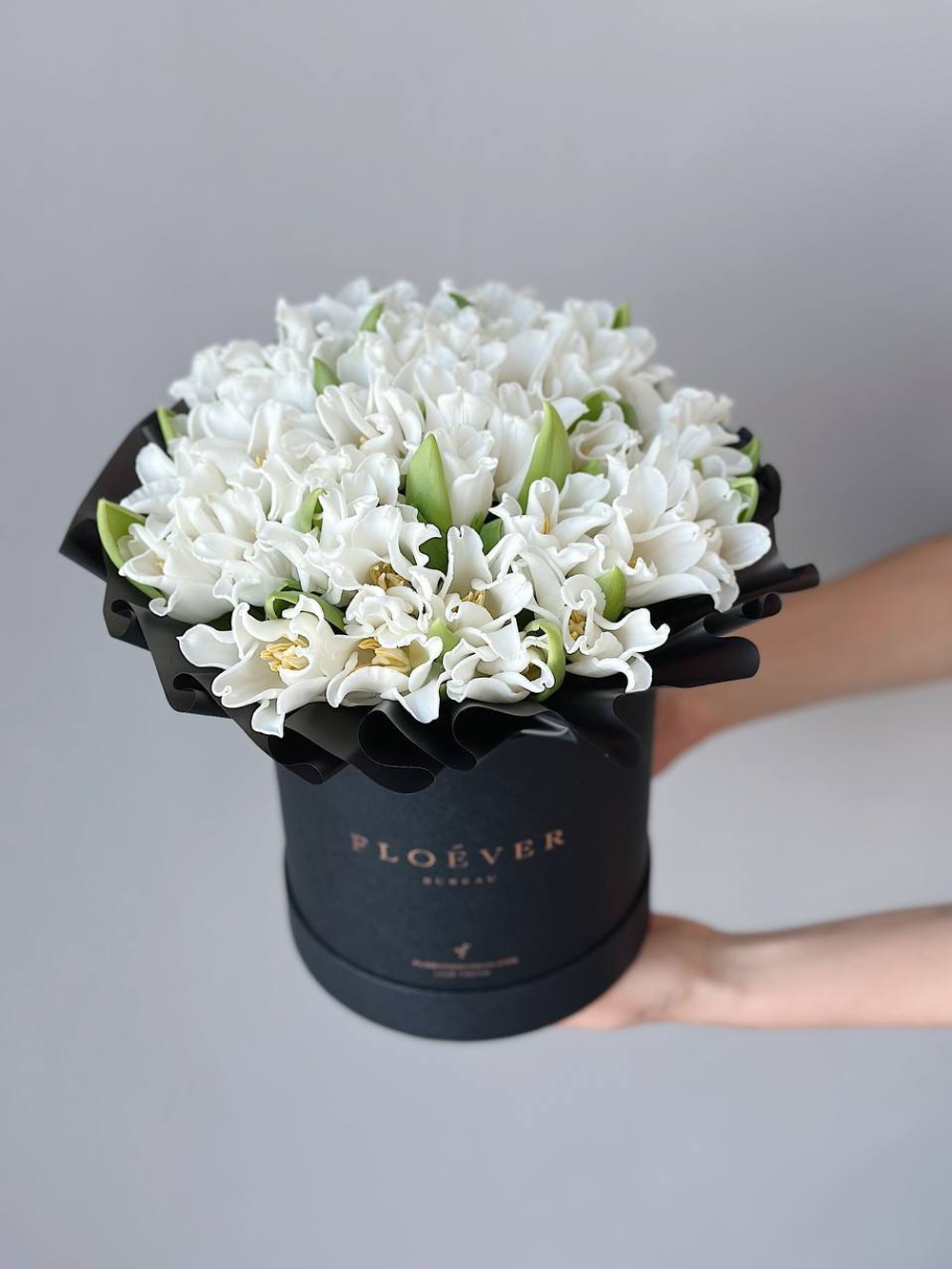 Тюльпаны белые кружевные в коробке M